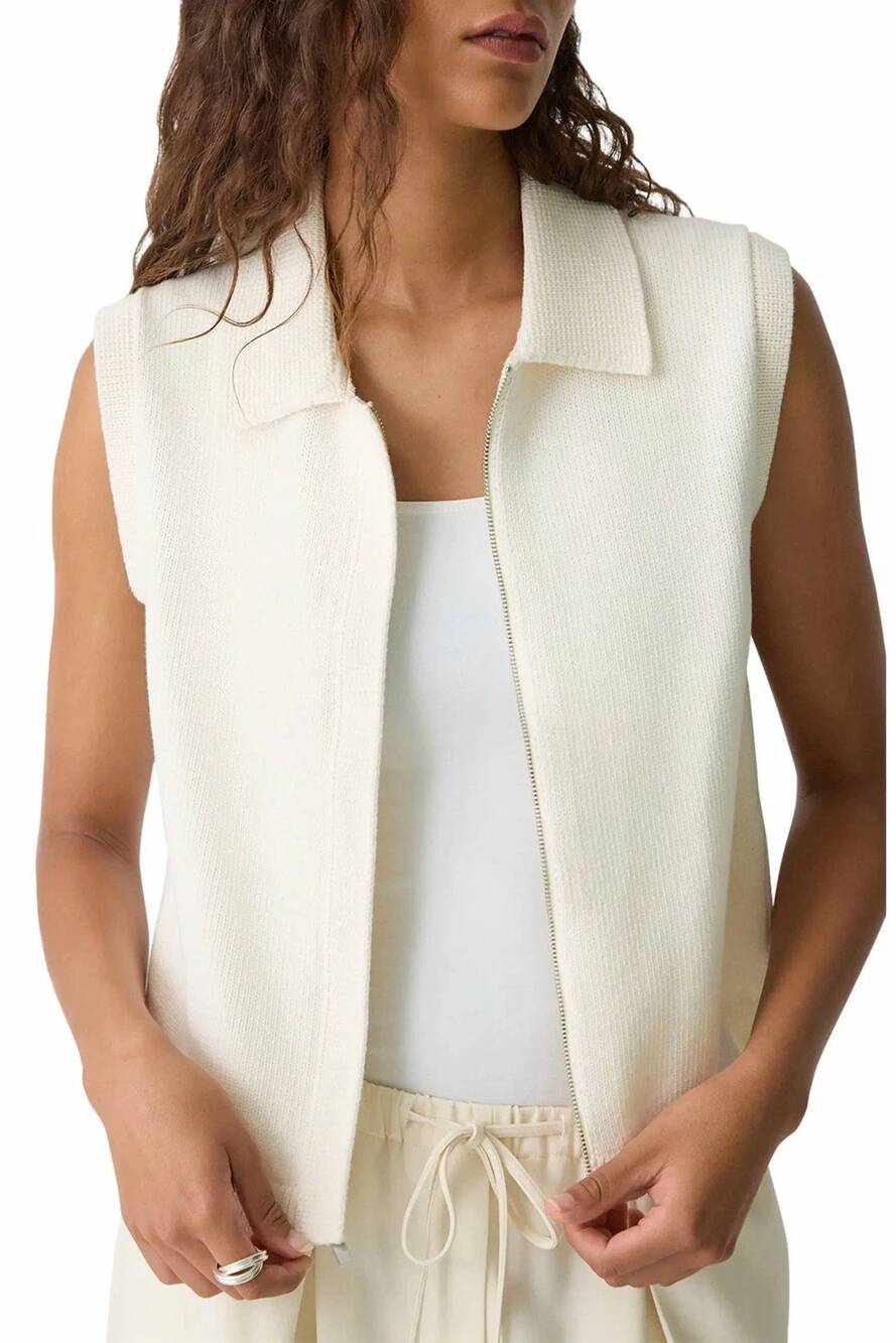 NEW THEORY zip up spread collar vest in cream